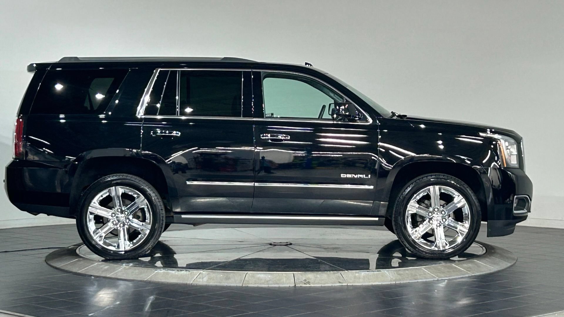Used 2019 GMC Yukon Denali w/ Denali Ultimate Package AWD/4WD image 11