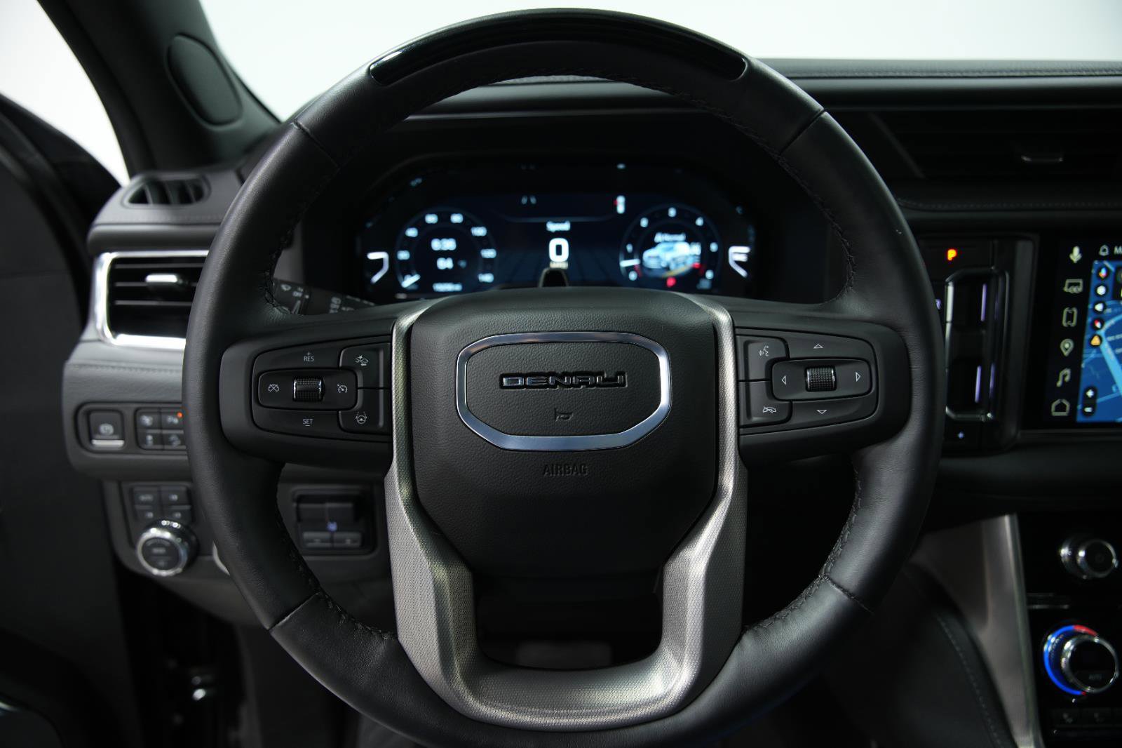 Used 2024 GMC Yukon Denali w/ Advanced Technology Package image 39