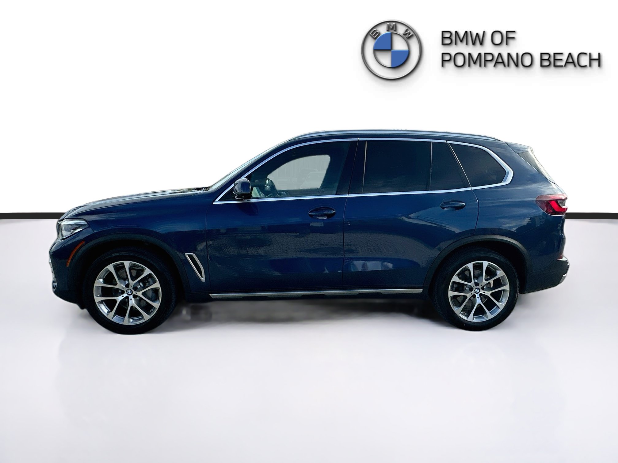 Used 2023 BMW X5 xDrive40i w/ Premium Package AWD/4WD image 4