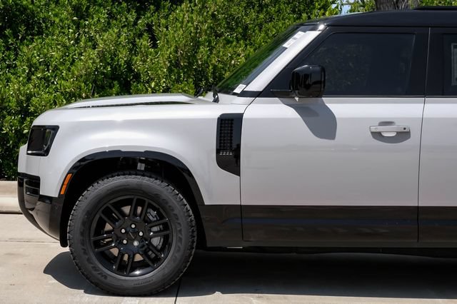 New 2026 Land Rover Defender 110 X-Dynamic SE AWD/4WD image 16