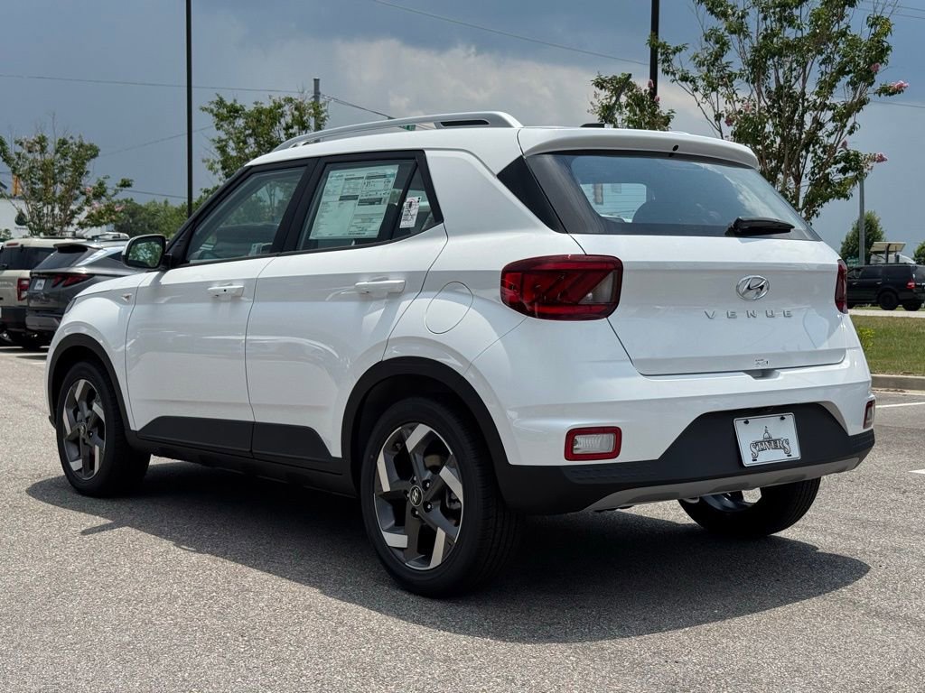 Used 2025 Hyundai Venue SEL image 9