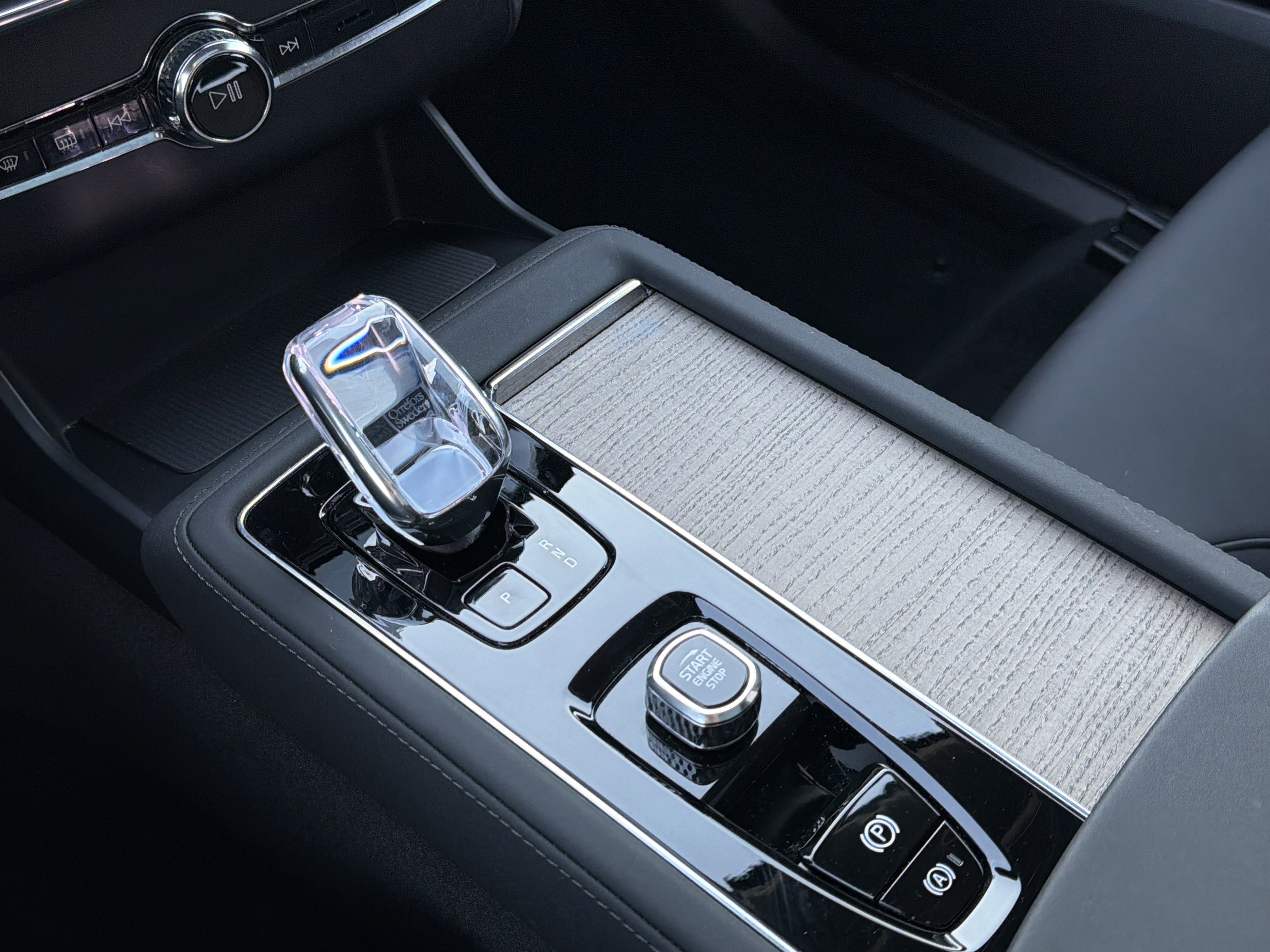 Certified 2025 Volvo XC90 B6 Plus image 26