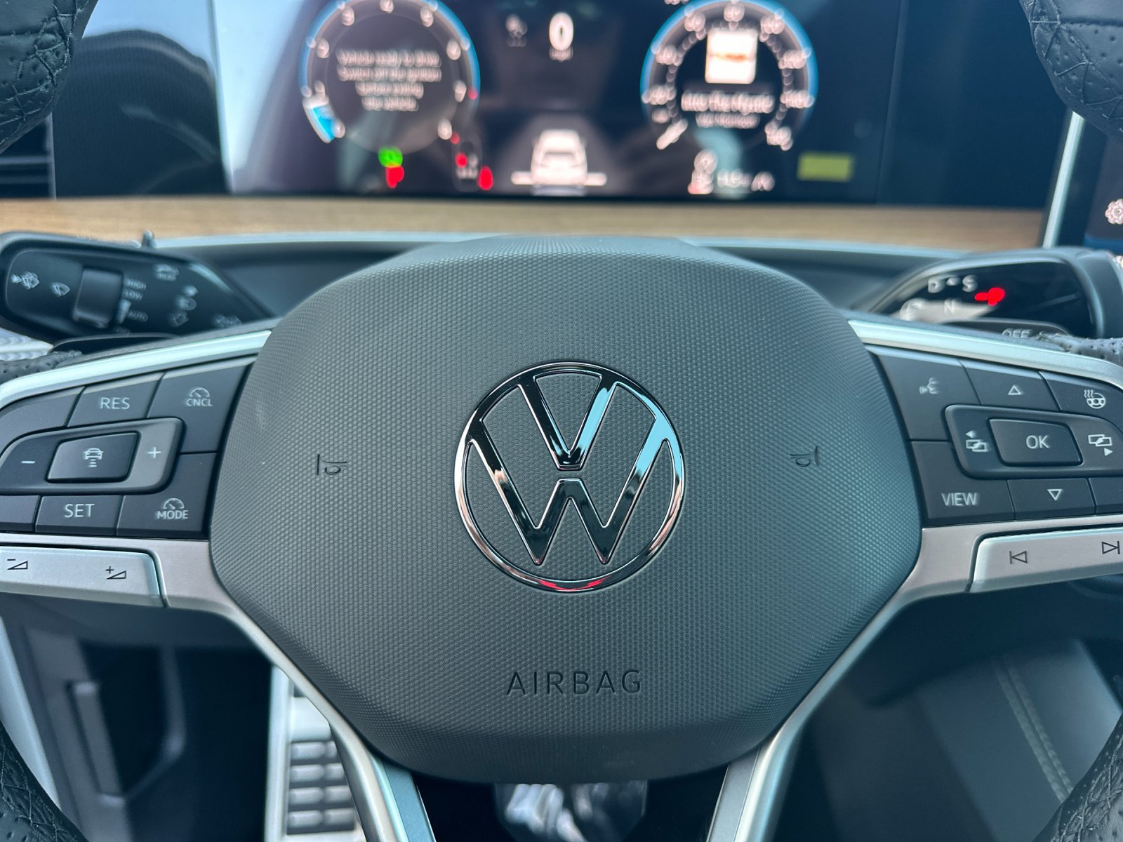 New 2026 Volkswagen Tiguan SEL R-Line AWD/4WD image 24