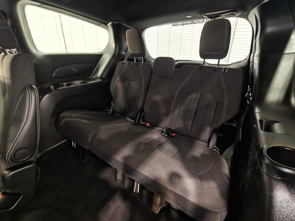 Used 2024 Chrysler Pacifica Touring image 27
