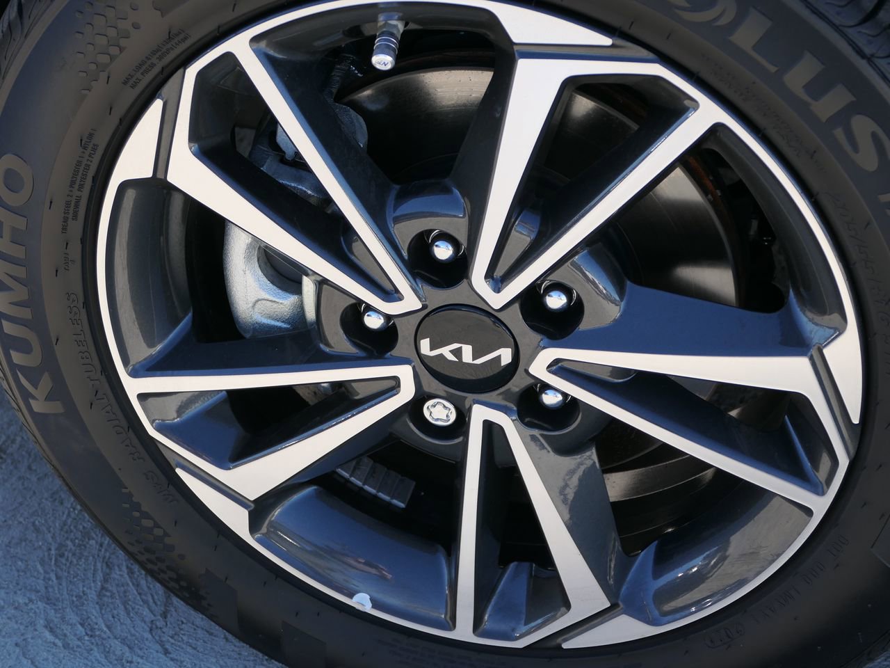 Used 2024 Kia Forte LXS image 11