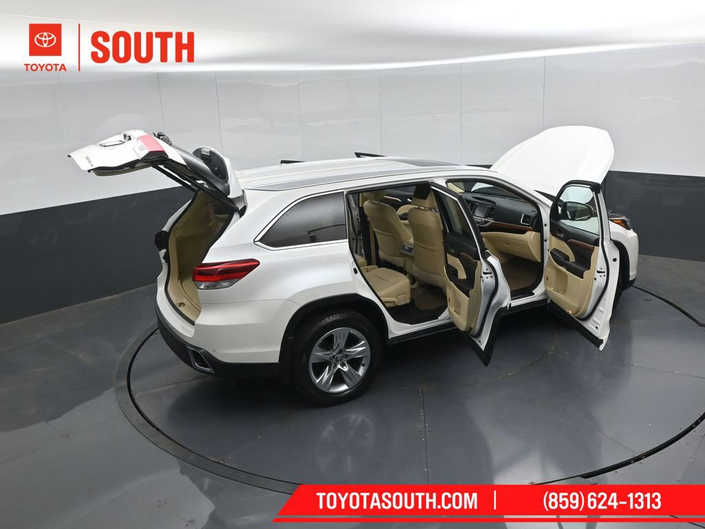 Used 2017 Toyota Highlander Limited AWD/4WD image 57