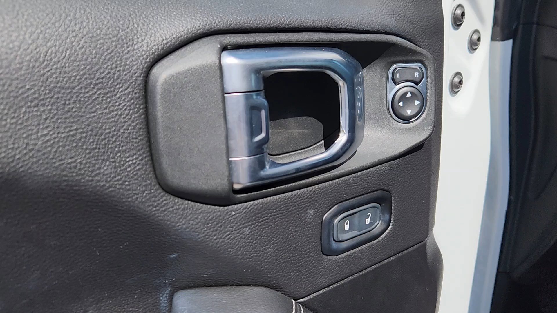 Used 2023 Jeep Wrangler Sahara w/ Cold Weather Group image 28