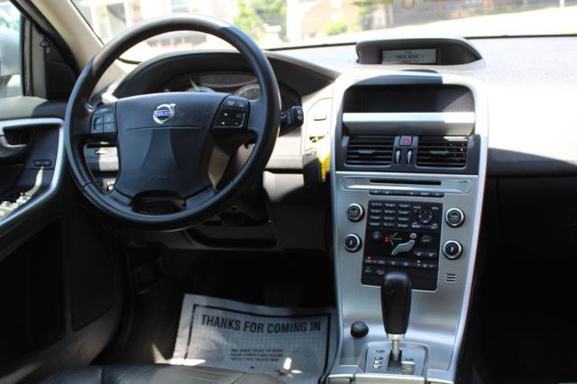 Used 2010 Volvo XC60 T6 AWD/4WD image 11