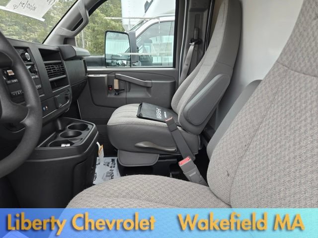 Used 2024 Chevrolet Express 4500 w/ Power Convenience Package RWD image 15