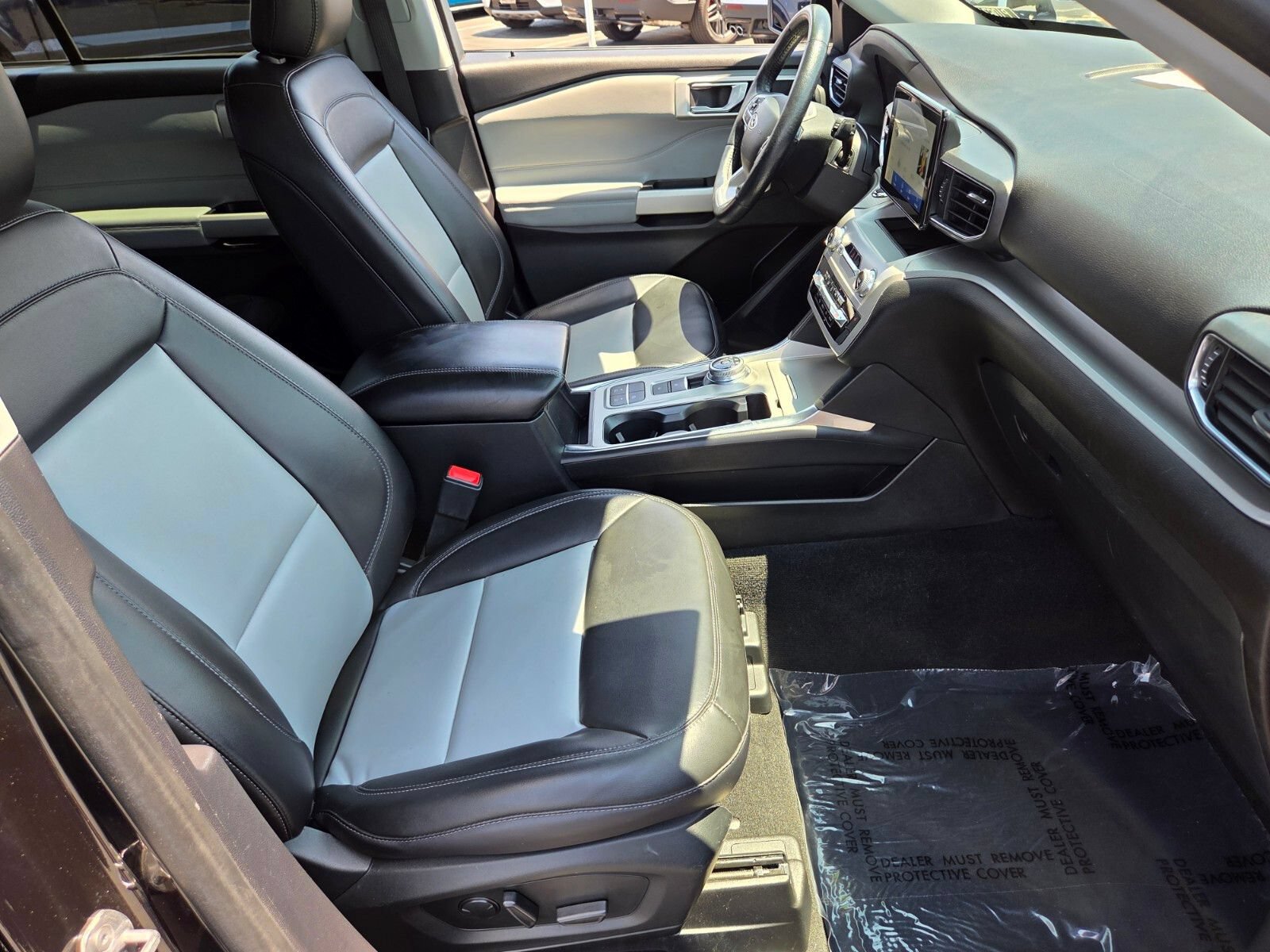 Certified 2022 Ford Explorer XLT w/ Equipment Group 202A RWD image 16