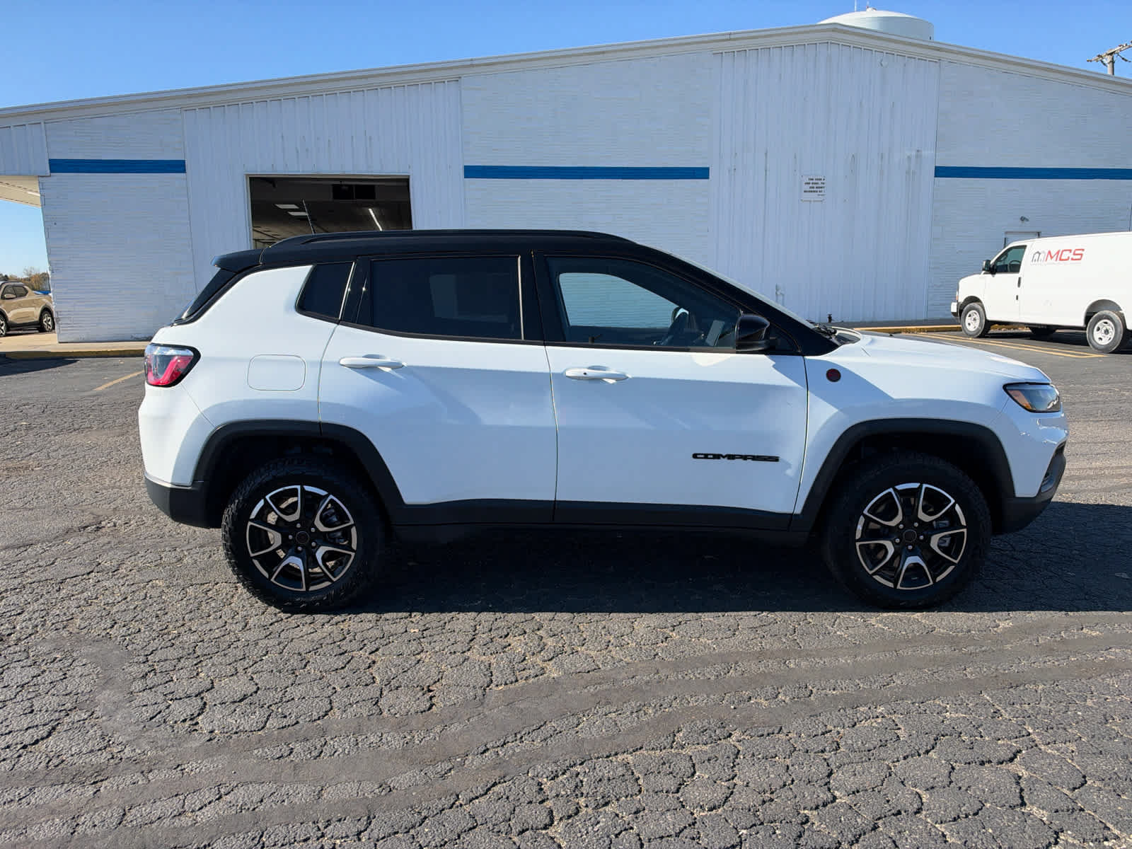 Used 2025 Jeep Compass Trailhawk AWD/4WD image 6