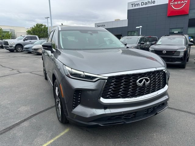 Used 2023 INFINITI QX60 Luxe w/ Vision Package AWD/4WD image 3