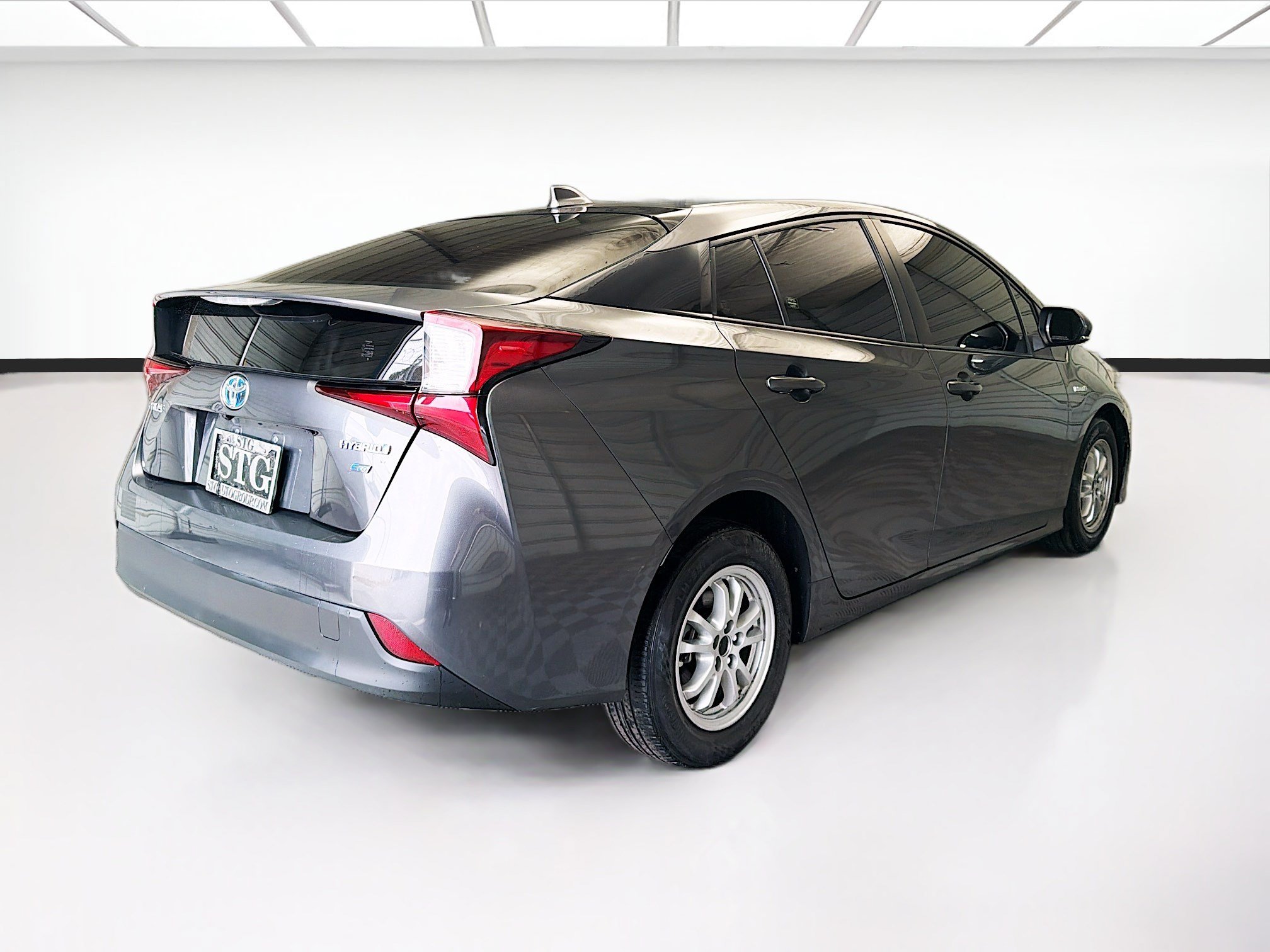 Used 2021 Toyota Prius L Eco FWD image 4