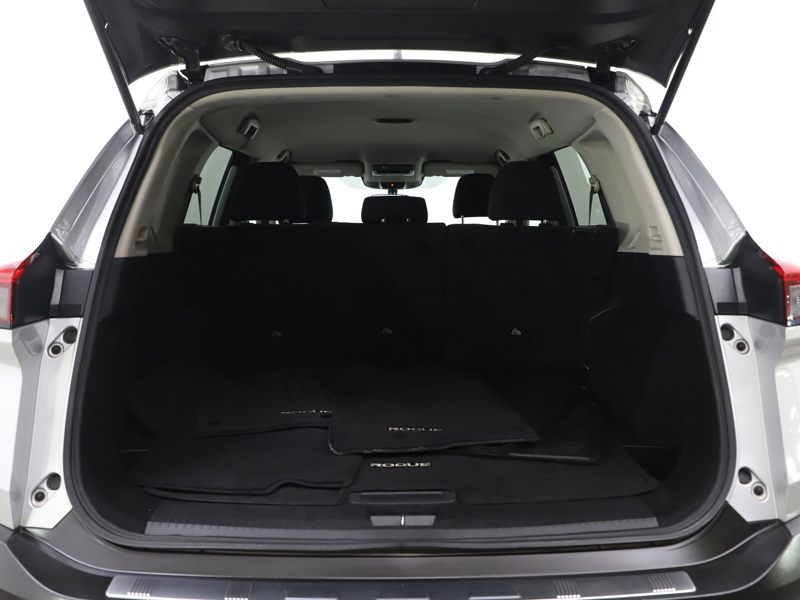 Used 2021 Nissan Rogue SV image 16