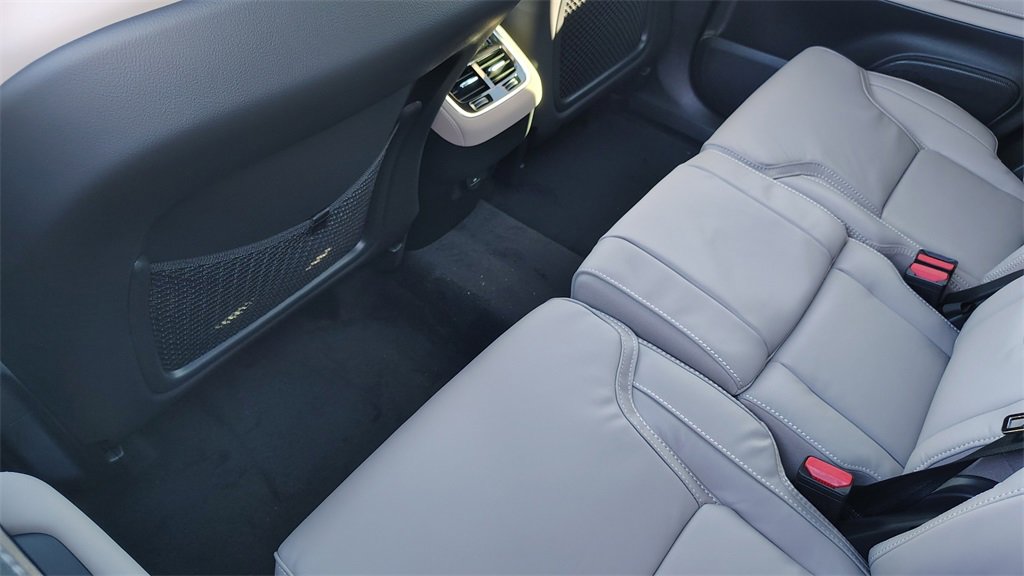 New 2026 Volvo XC90 B6 Ultra image 31