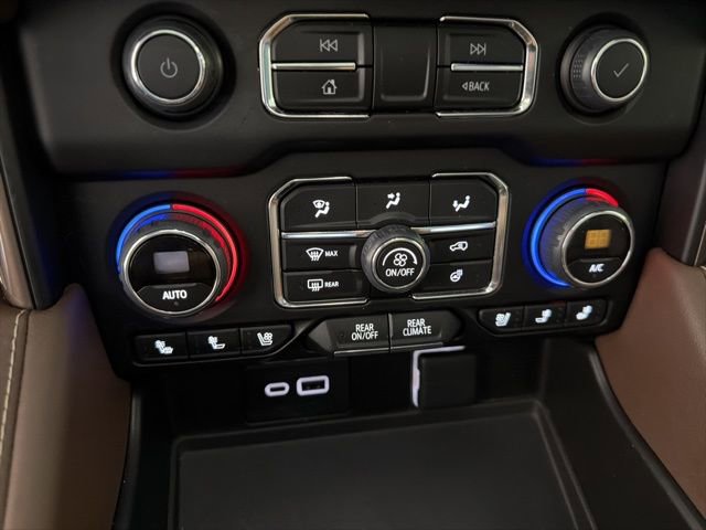 Used 2024 Chevrolet Suburban High Country w/ Advanced Technology Package image 34