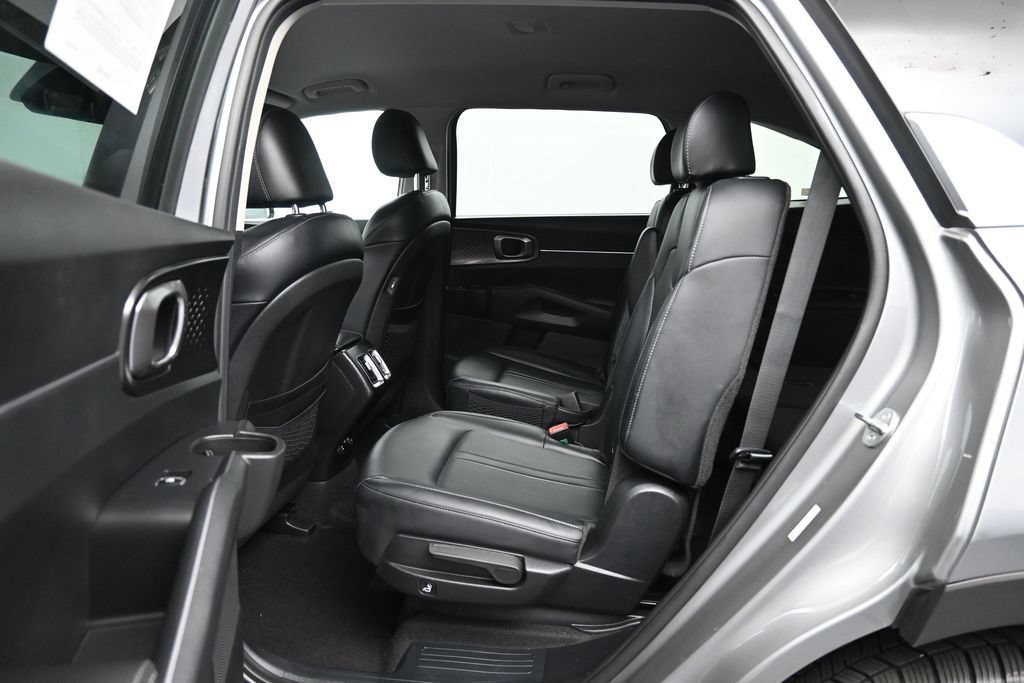 Used 2023 Kia Sorento EX AWD/4WD image 26