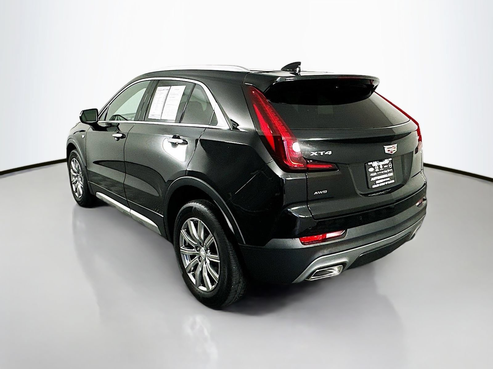 Used 2022 Cadillac XT4 Premium Luxury w/ Driver Awareness Package AWD/4WD image 5