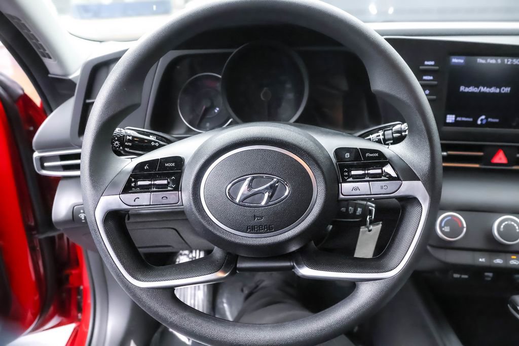 Certified 2023 Hyundai Elantra SE w/ Cargo Package image 21