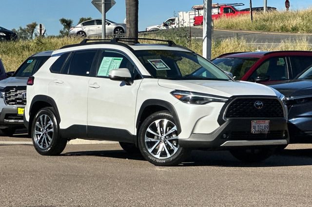 Used 2024 Toyota Corolla Cross XLE w/ Convenience Package image 3