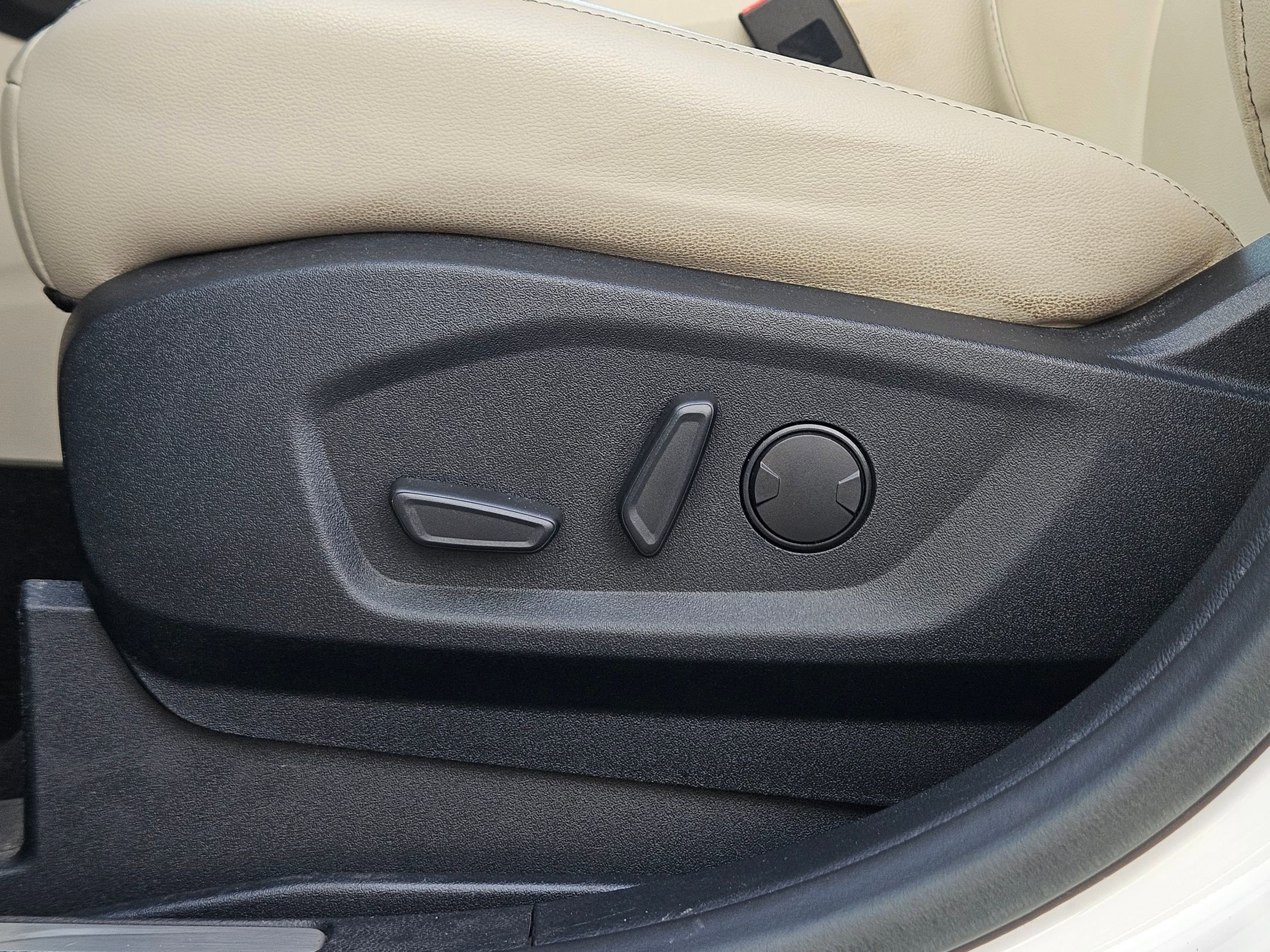 Used 2020 Ford Edge Titanium image 20