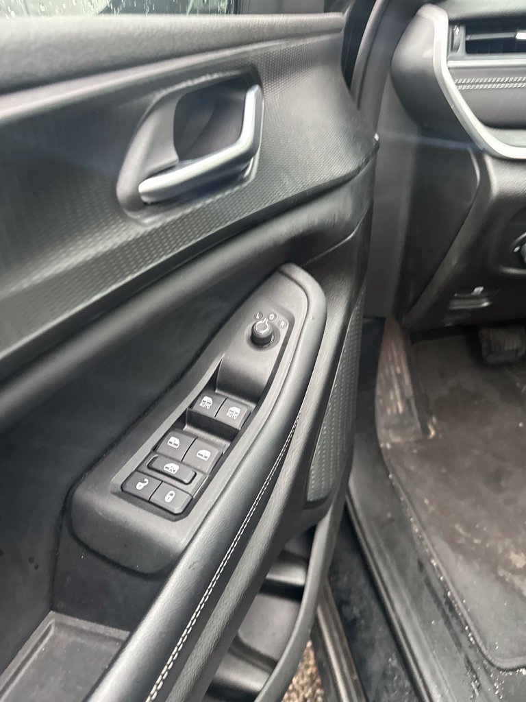 Used 2023 Jeep Grand Cherokee Altitude AWD/4WD image 9