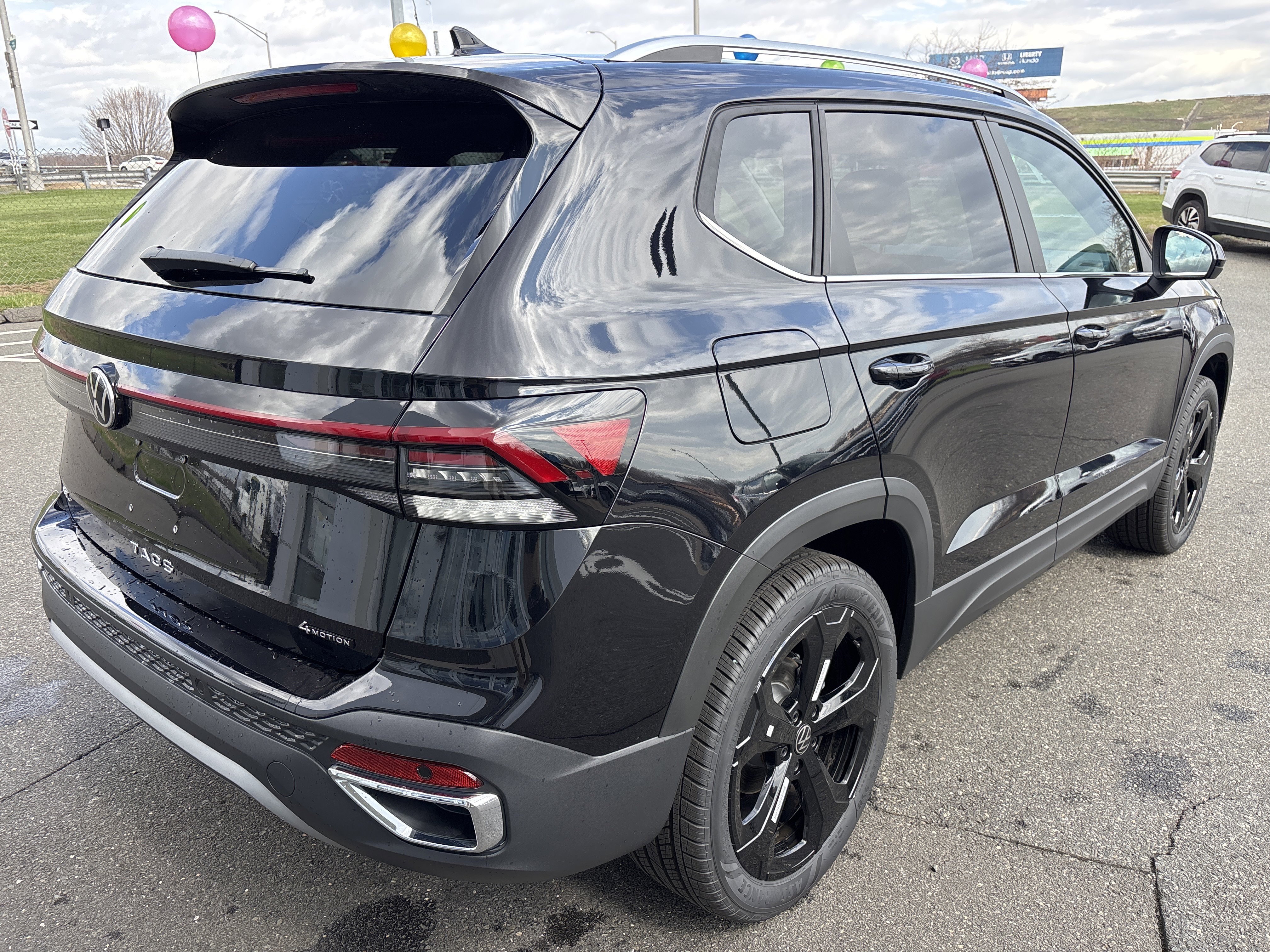 New 2026 Volkswagen Taos SEL AWD/4WD image 5