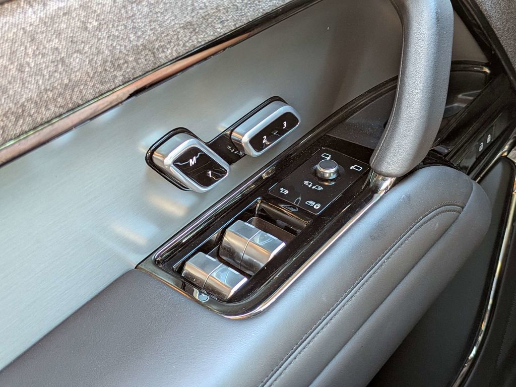 Used 2024 Land Rover Range Rover Sport SE AWD/4WD image 27