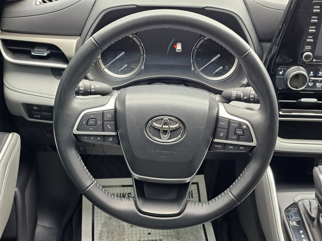 Used 2022 Toyota Highlander XLE AWD/4WD image 24