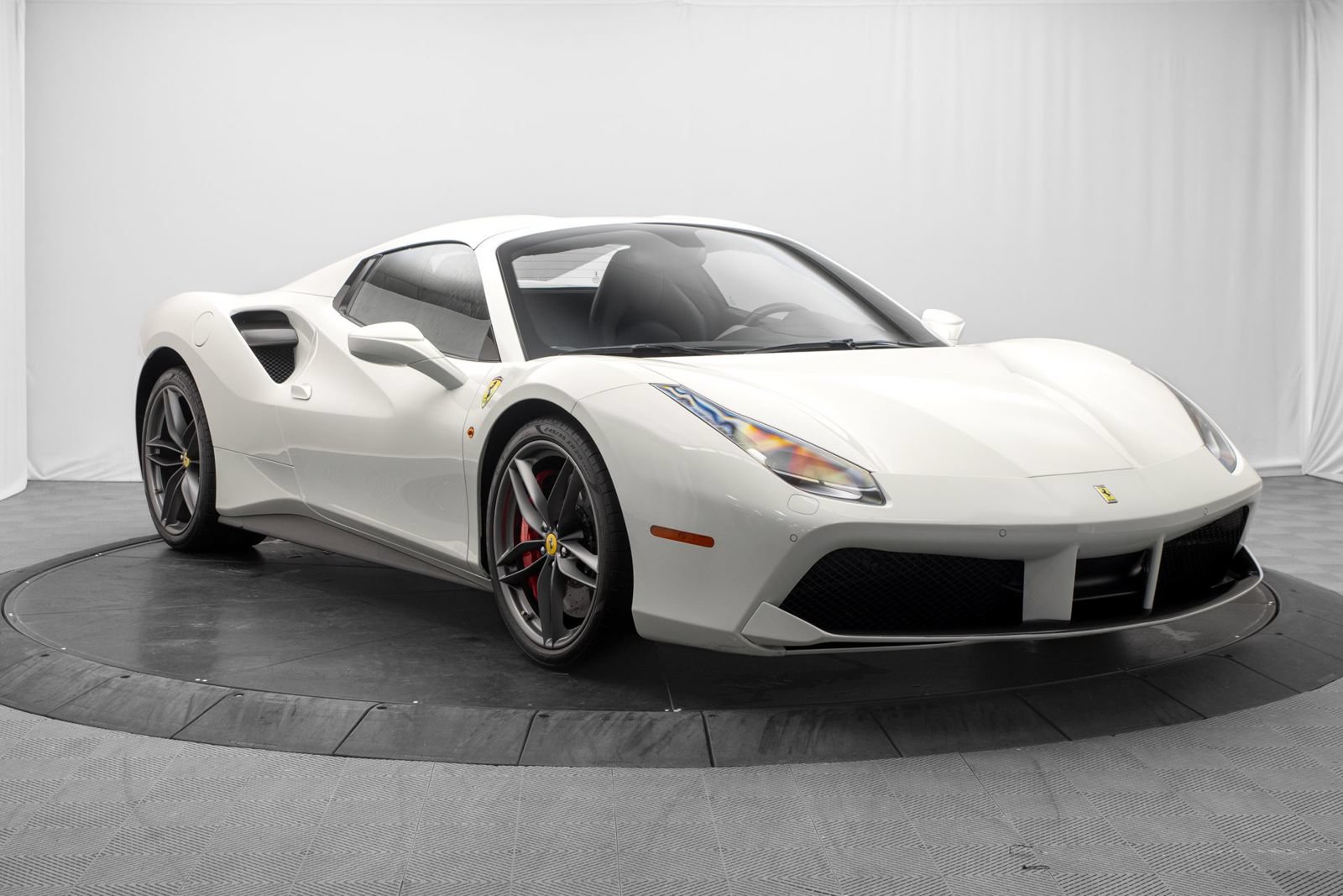 Used 2018 Ferrari 488 Spider RWD image 9