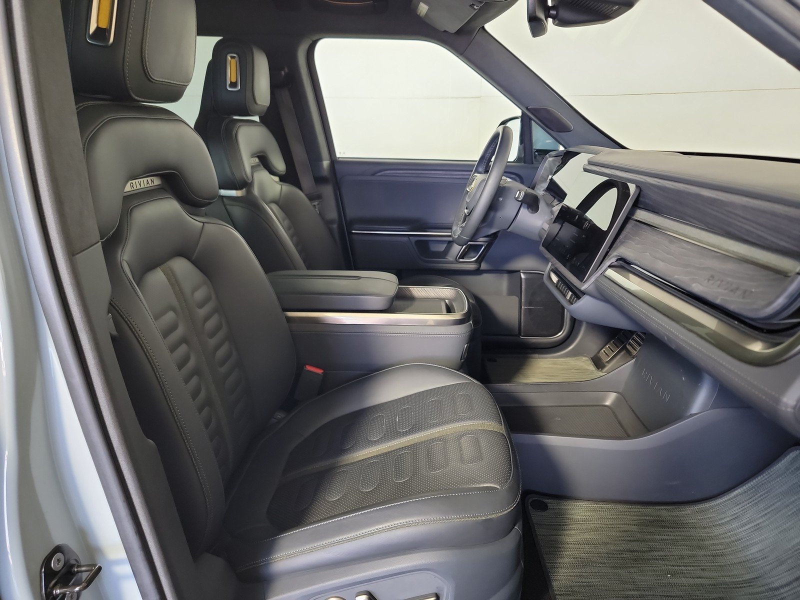 Used 2022 Rivian R1T Adventure AWD/4WD image 22