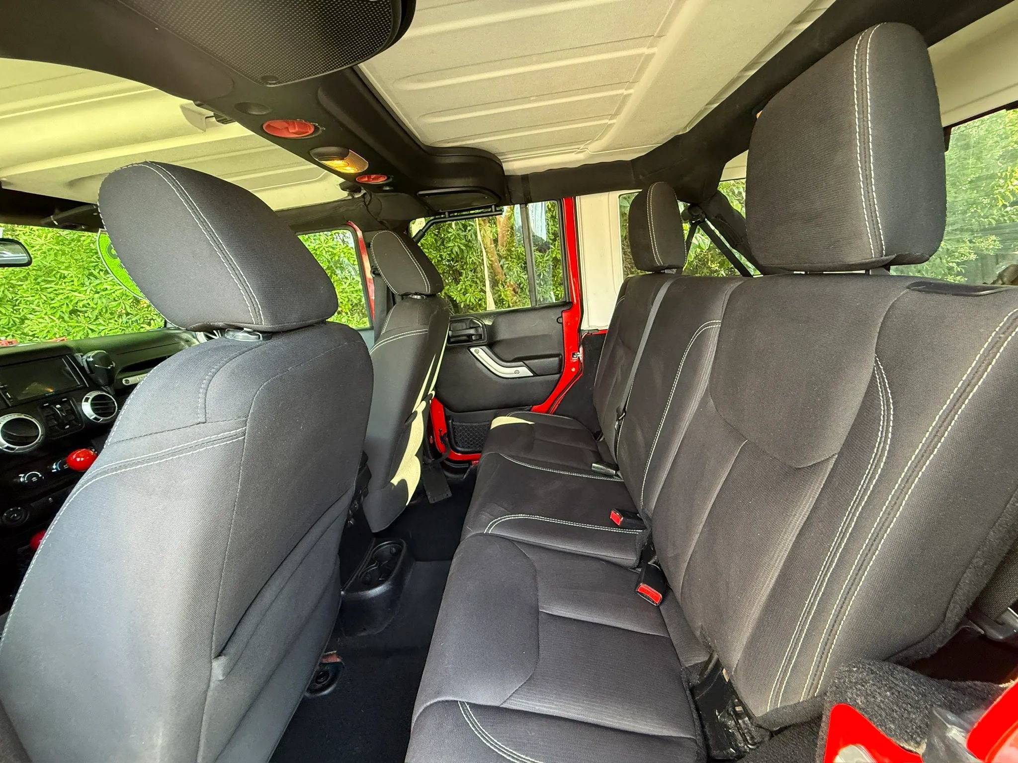 Used 2016 Jeep Wrangler Unlimited Sahara w/ Connectivity Group AWD/4WD image 44