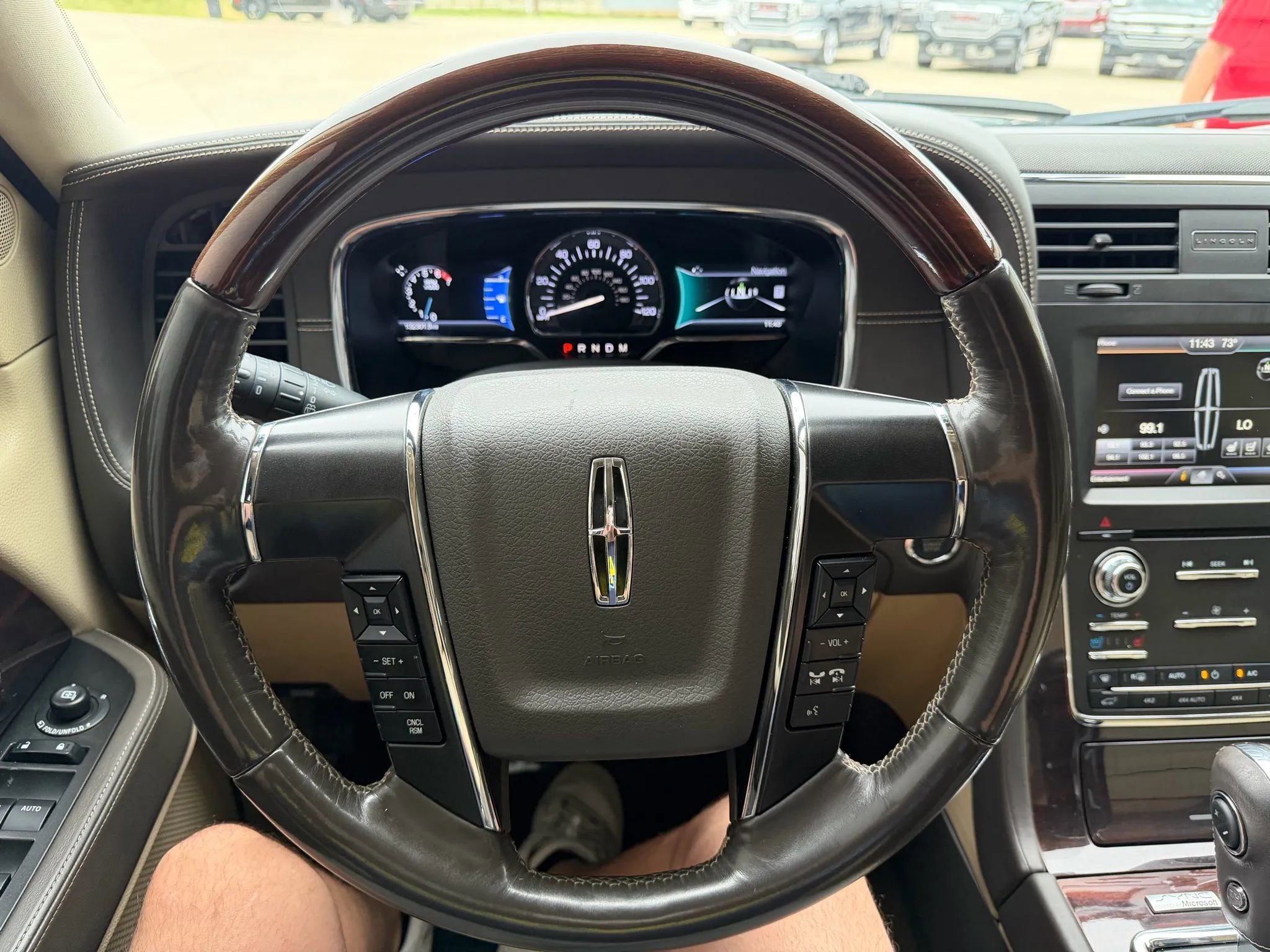 Used 2015 Lincoln Navigator L 4WD w/ Equipment Group 101A Reserve image 19