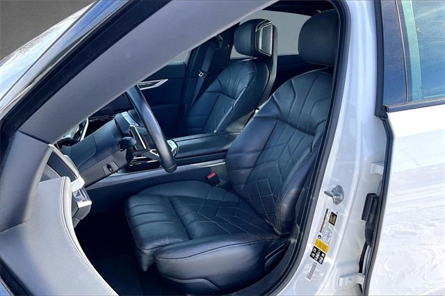 Used 2023 BMW 760i xDrive image 26