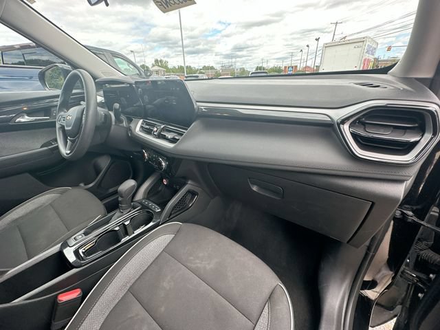 Used 2025 Chevrolet TrailBlazer LT AWD/4WD image 30
