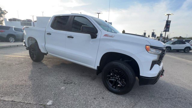 Used 2024 Chevrolet Silverado 1500 LT Trail Boss AWD/4WD image 2