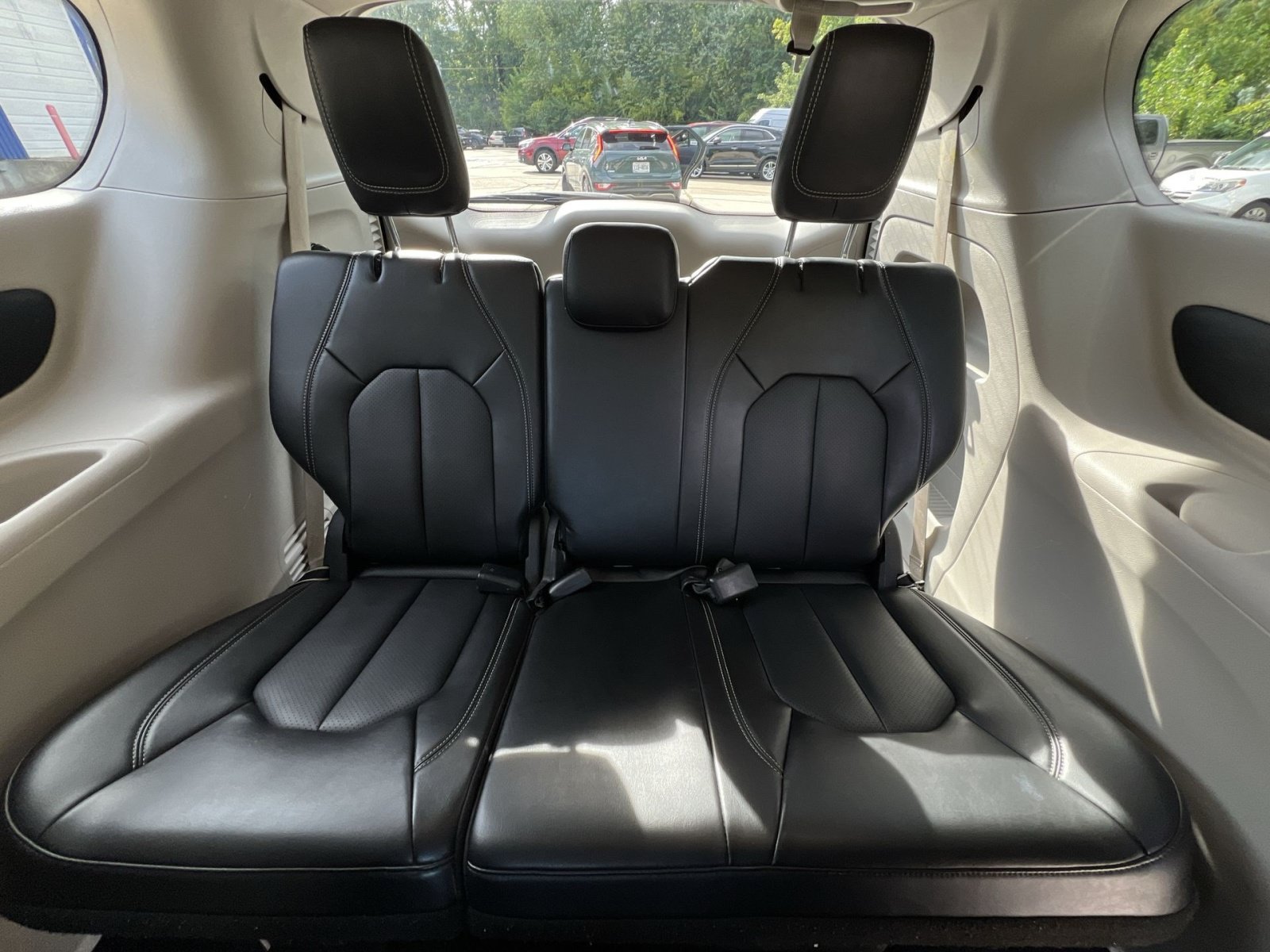 Used 2024 Chrysler Pacifica Touring-L FWD image 23