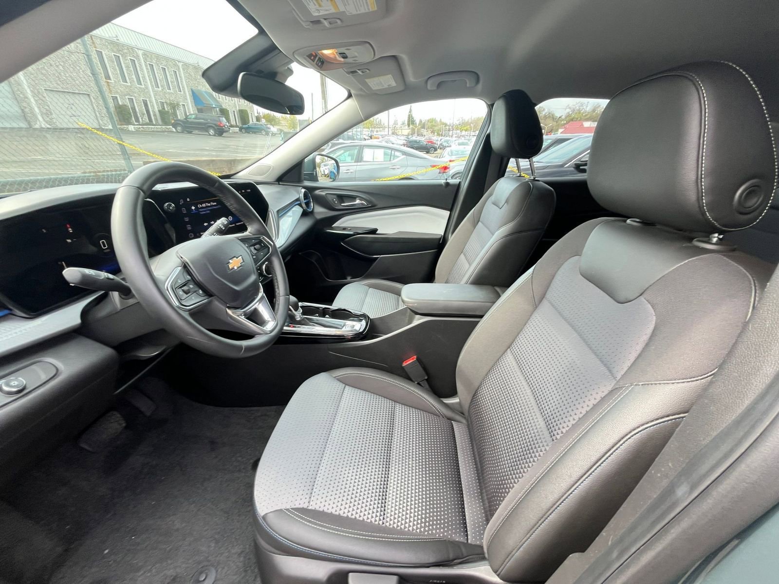 Used 2025 Chevrolet Trax LT w/ LT Convenience Package image 25