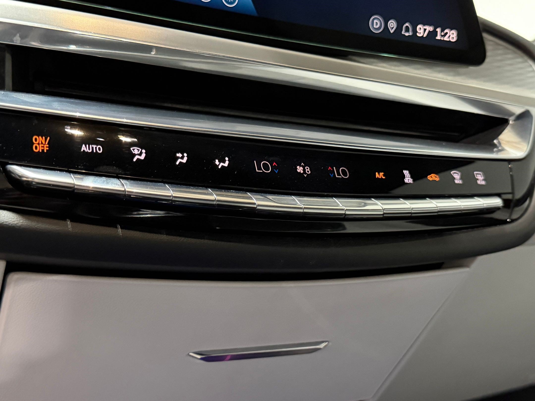 Certified 2024 Cadillac Lyriq Luxury AWD/4WD image 35