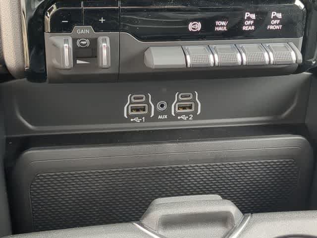 New 2026 RAM 3500 Big Horn AWD/4WD image 32