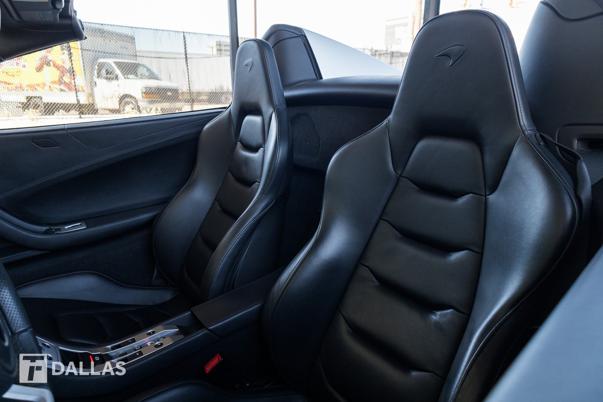 Used 2015 McLaren 650S Spider RWD image 4