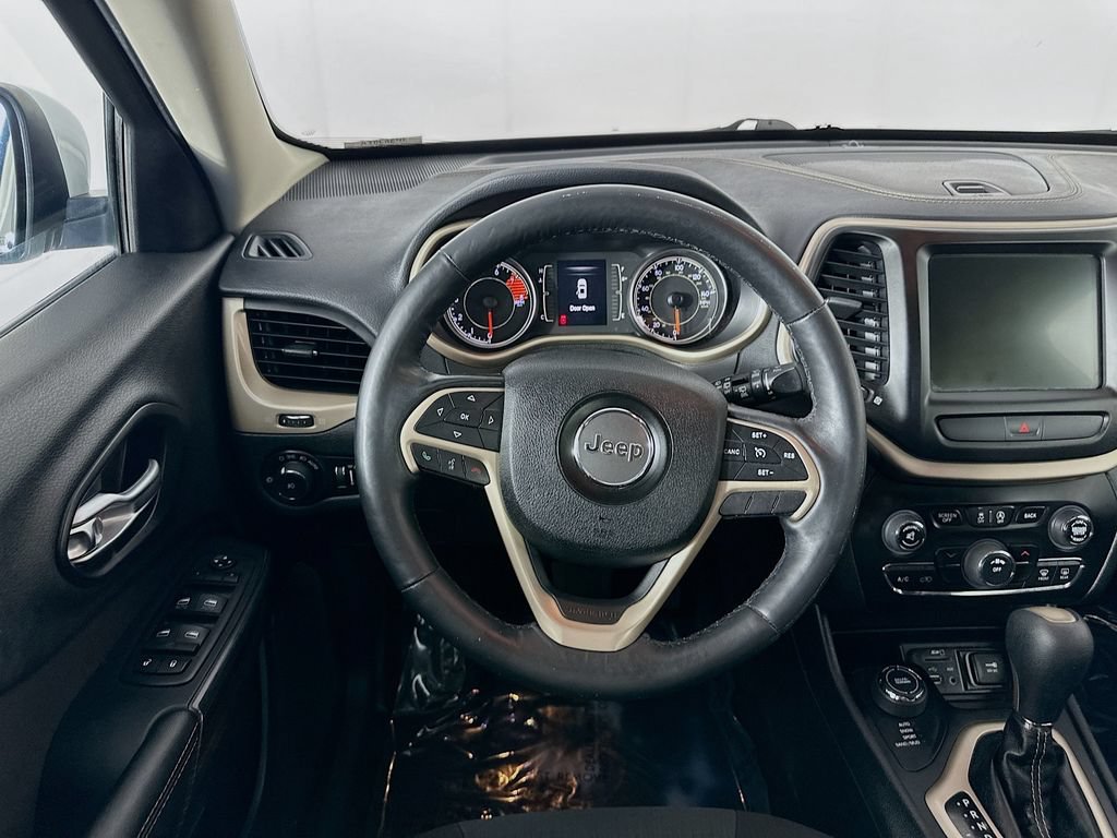 Certified 2016 Jeep Cherokee Latitude w/ Cold Weather Group AWD/4WD image 29