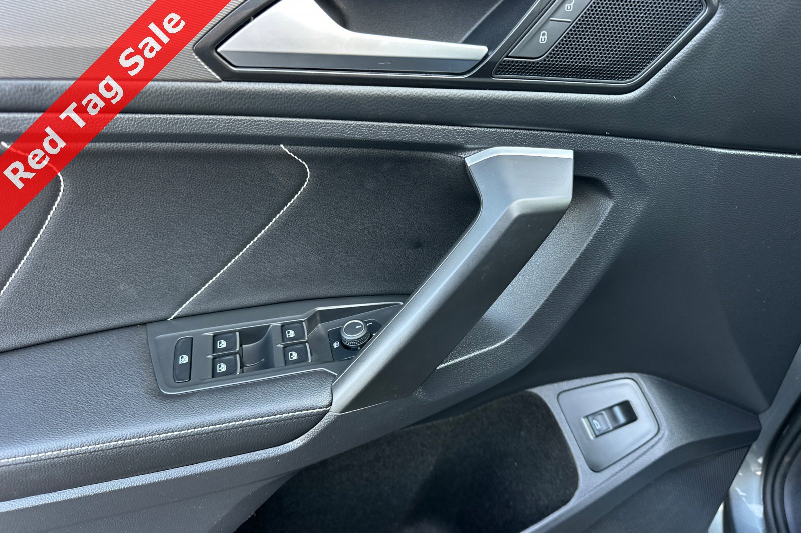 Certified 2024 Volkswagen Tiguan SE R-Line image 11