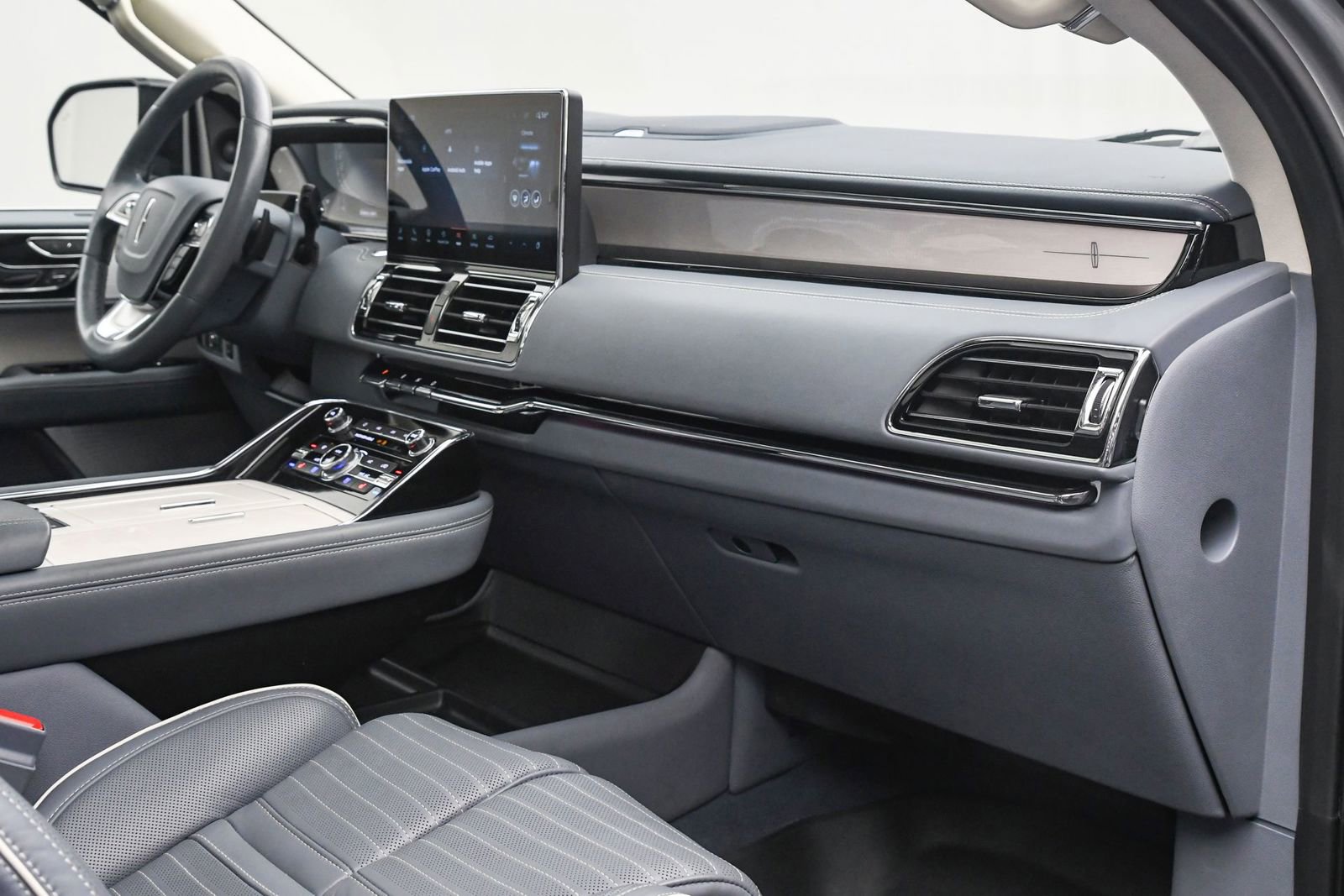 Used 2024 Lincoln Navigator L Black Label image 22
