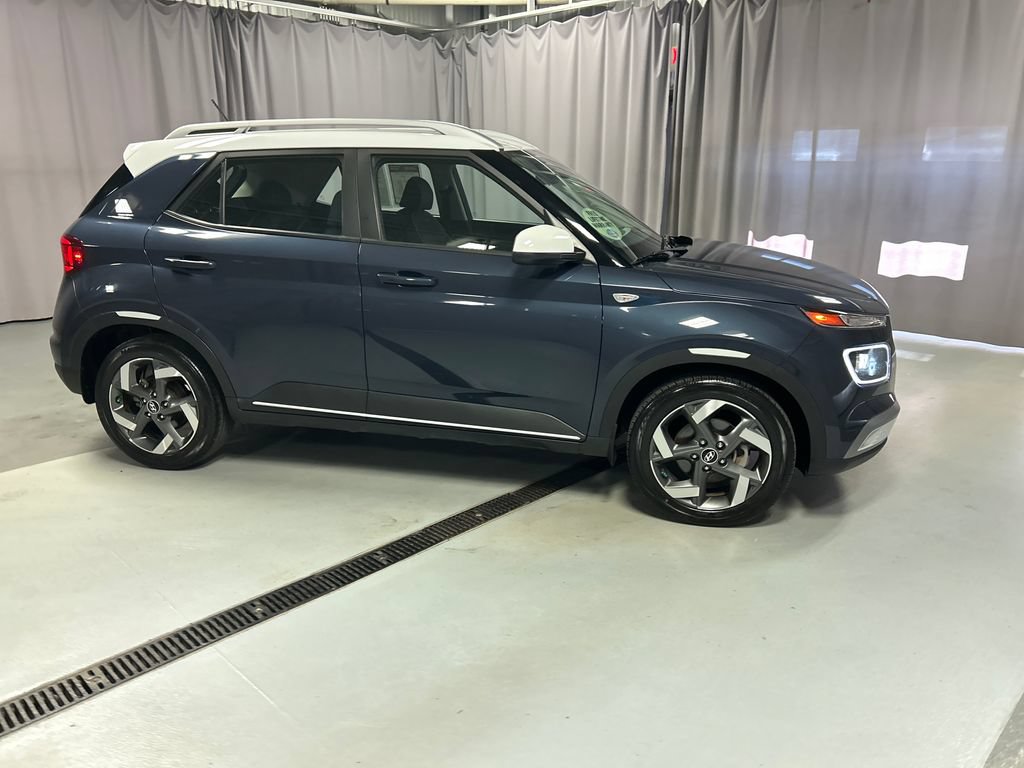 Used 2023 Hyundai Venue Limited FWD image 8