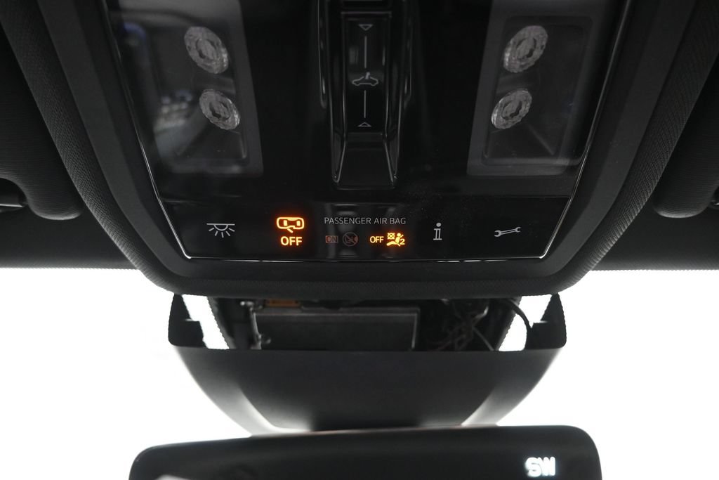 Used 2022 Volkswagen Golf R AWD/4WD image 38