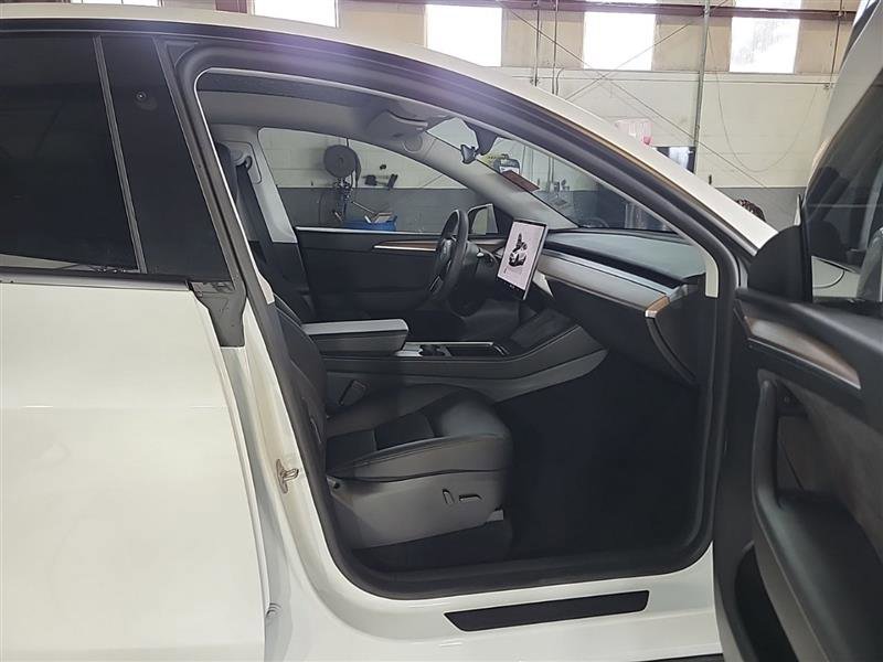 Used 2025 Tesla Model Y Long Range image 5