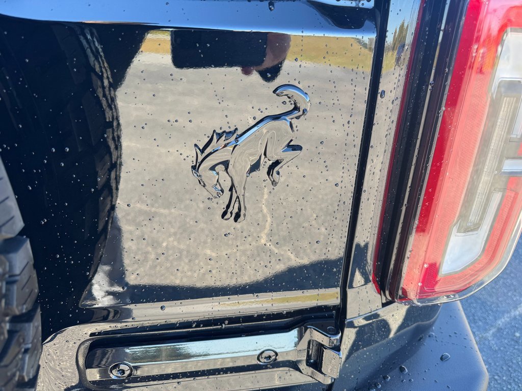 New 2025 Ford Bronco Outer Banks w/ Black Appearance Package image 18