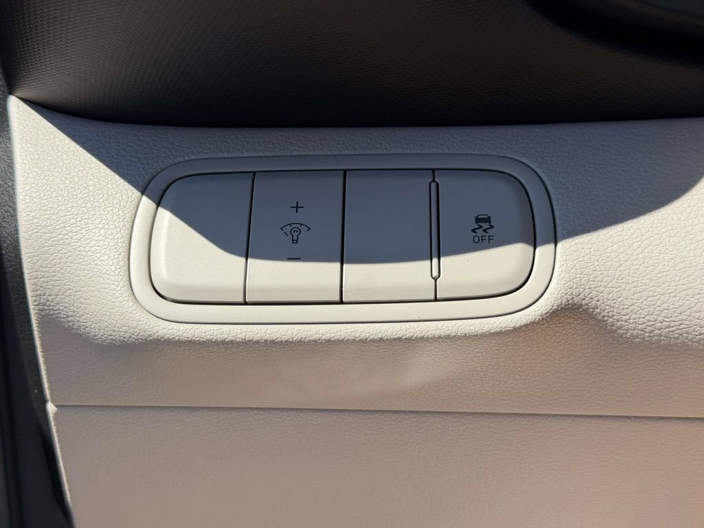 Certified 2024 Hyundai Venue SEL FWD image 23