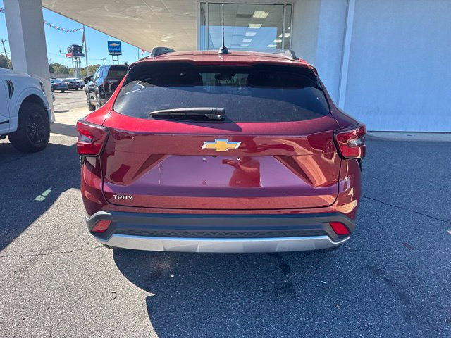 Used 2025 Chevrolet Trax LT w/ LT Convenience Package FWD image 6